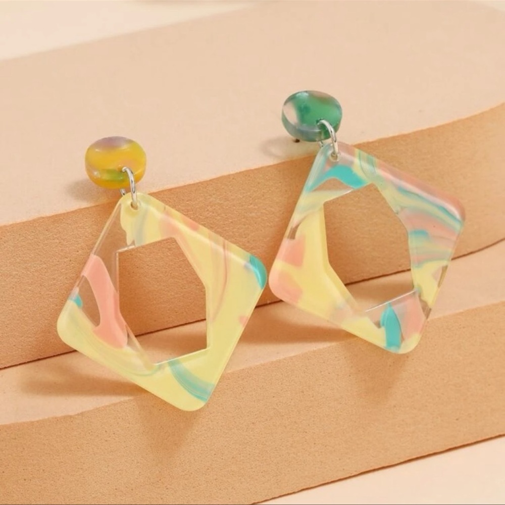 NWT Fun Fashion Earrings